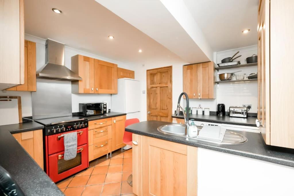 3 Bedroom Home Close To Town Centre With Wifi & Garden Royal Tunbridge Wells Εξωτερικό φωτογραφία